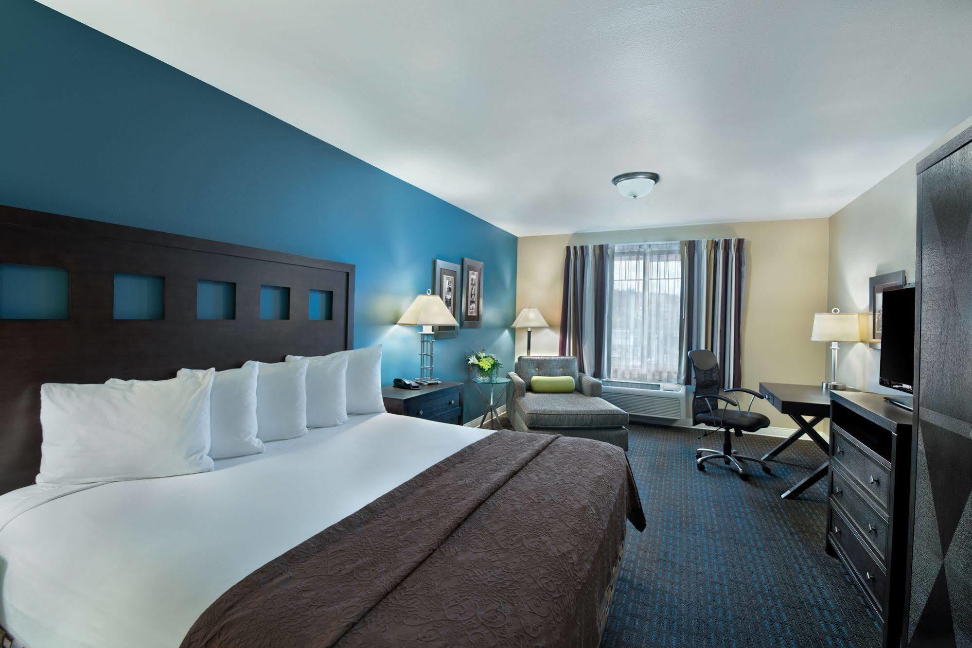Oxford Suites Силвердейл Экстерьер фото